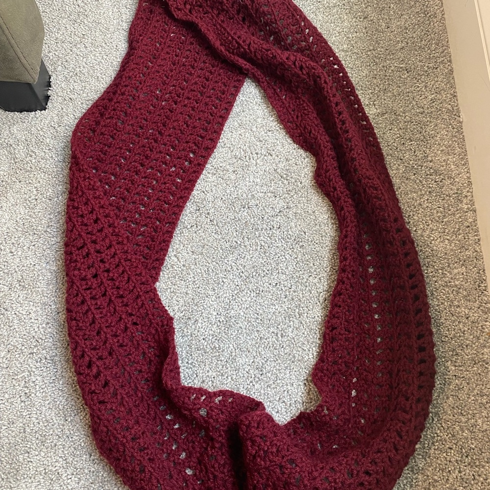 Maroon infinity scarf
